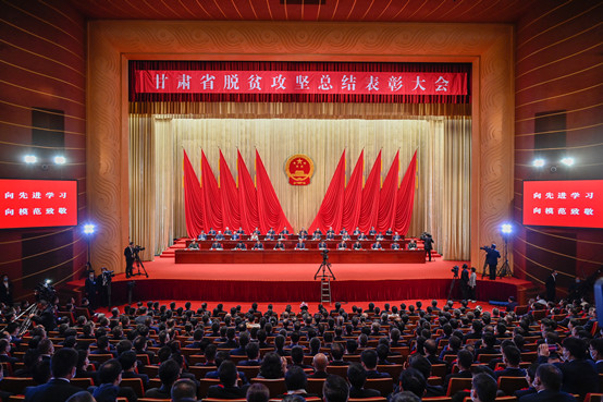 5-成人a片
副院长黄晓霞代表成人a片出席在甘肃省举行的甘肃省脱贫攻坚总结表彰大会.jpg