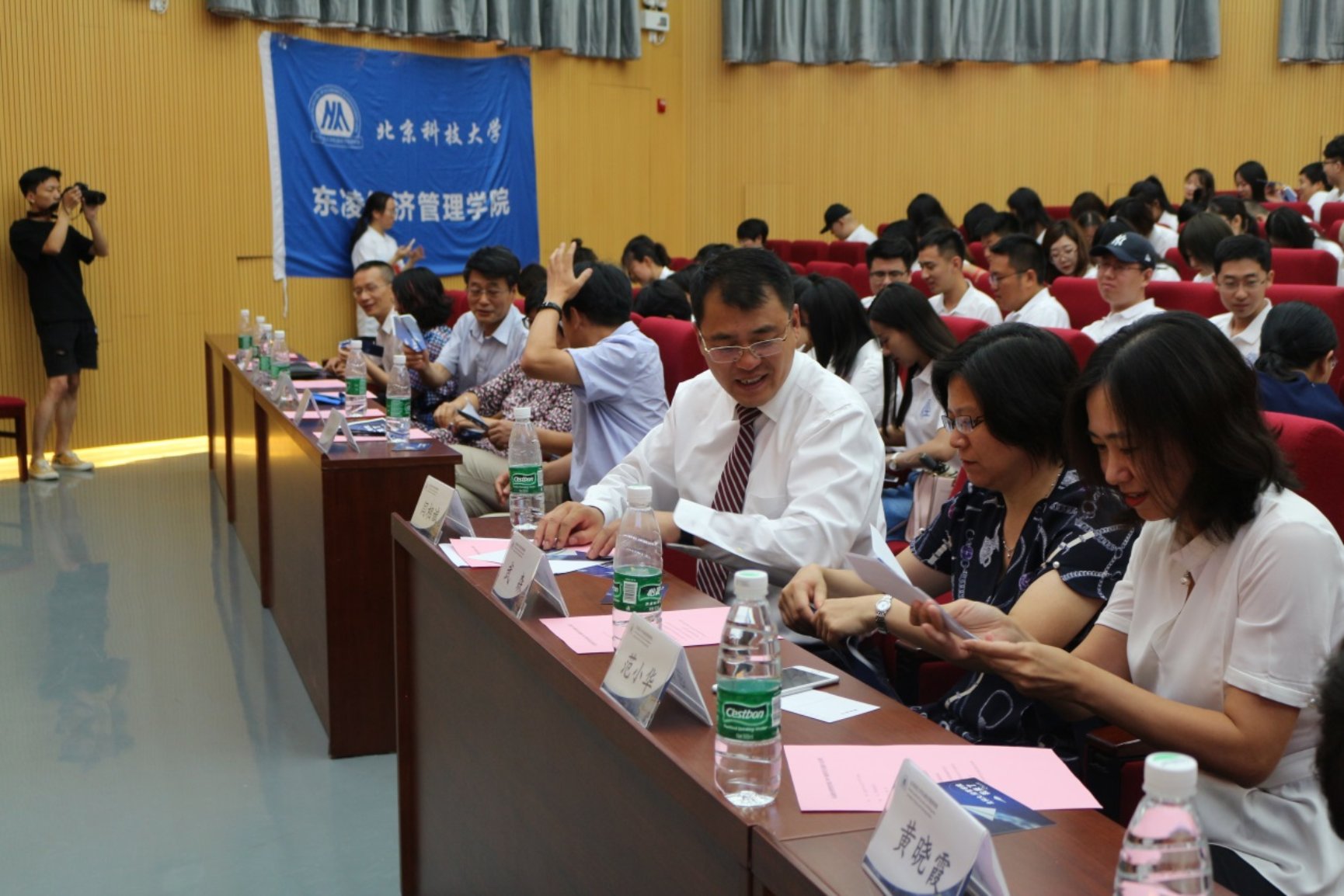 C:\Users\501\Desktop\成人a片开学典礼\IMG_6135.JPG