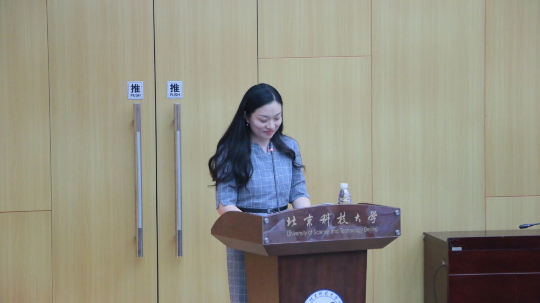 C:\Users\501\Desktop\成人a片开学典礼\IMG_6210.JPG