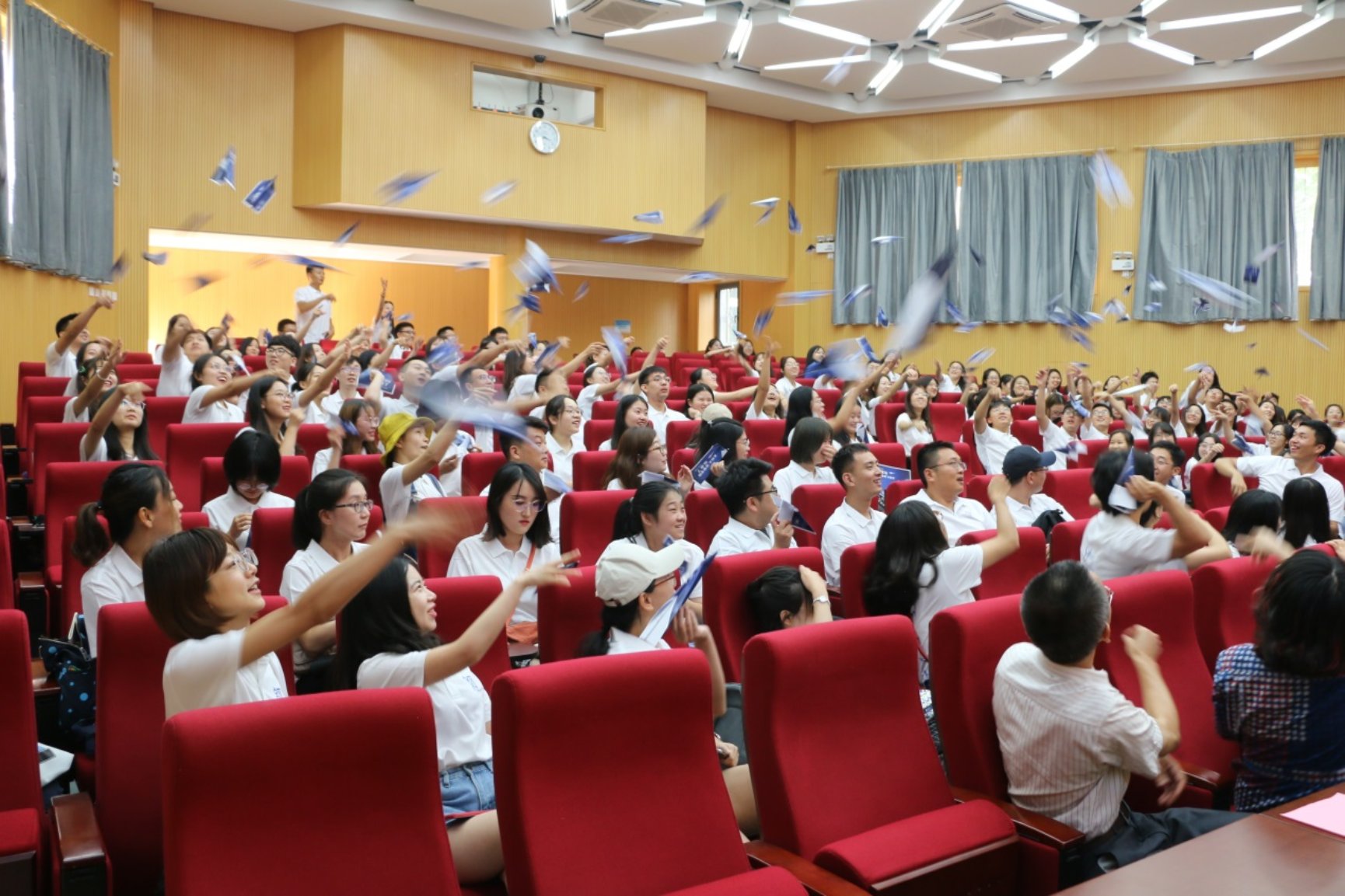 C:\Users\501\Desktop\成人a片开学典礼\IMG_6291.JPG